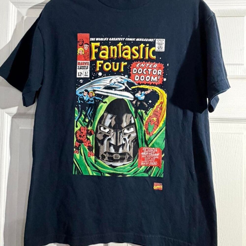 Marvel Men's Black and Navy T-shirt